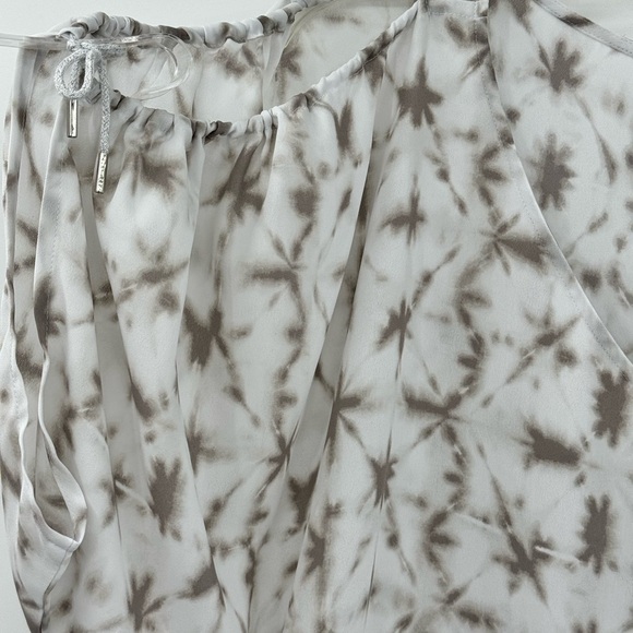 Juicy Couture Cold Shoulder Top-Size Large - Picture 6 of 8